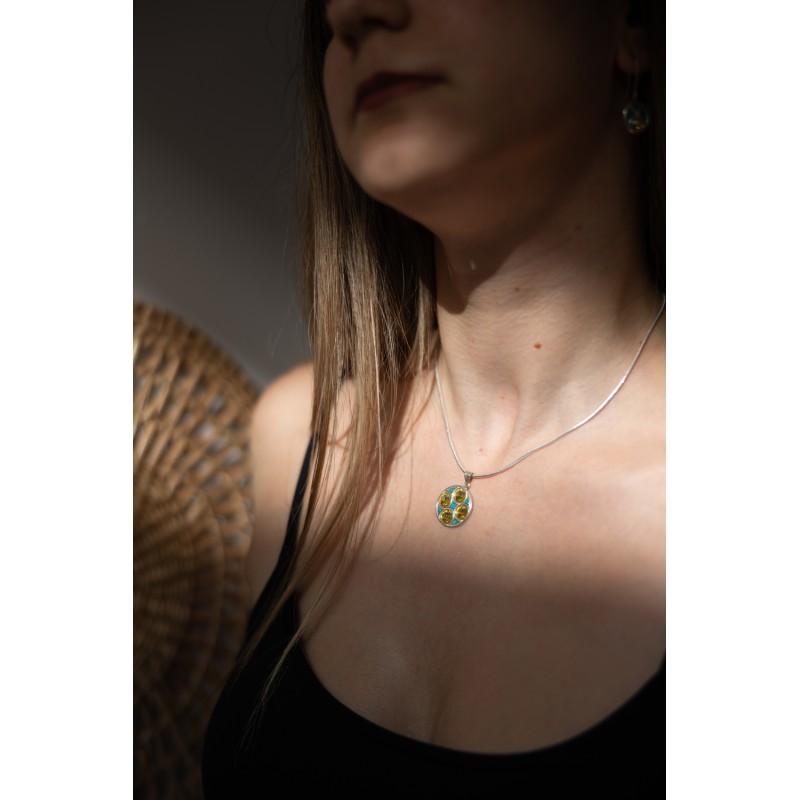 Μενταγιόν ασήμι 925 με κίτρινα ζιρκόν και γαλάζιο σμάλτο Μενταγιόν ασήμι 925 με κίτρινα ζιρκόν και γαλάζιο σμάλτο