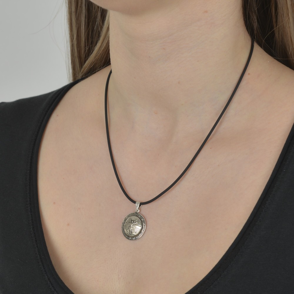 Μενταγιόν θεά Νίκη. Οξειδωμένο ασήμι 925.