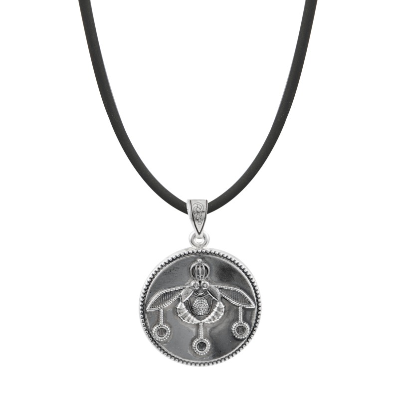 Μενταγιόν μέλισσα Κνωσσού. Οξειδωμένο ασήμι 925. Μενταγιόν μέλισσα Κνωσσού. Οξειδωμένο ασήμι 925.